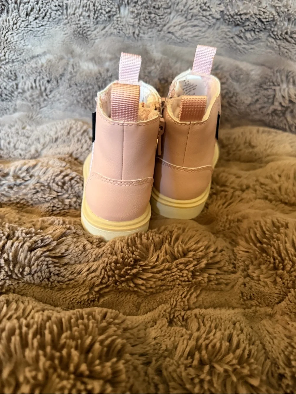 H&M Light Pink Toddler Girls Waterproof Chelsea Boot! Size 4/5.